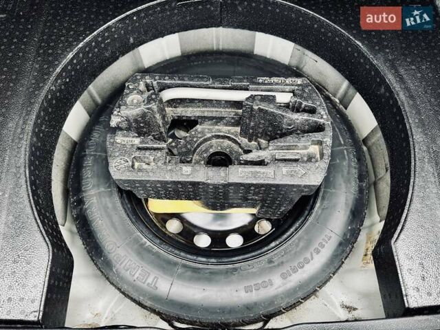 Белый Фольксваген Пассат, объемом двигателя 1.8 л и пробегом 205 тыс. км за 9100 $, фото 35 на Automoto.ua