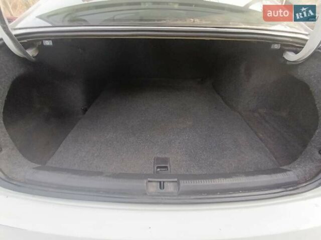 Белый Фольксваген Пассат, объемом двигателя 1.78 л и пробегом 175 тыс. км за 11800 $, фото 13 на Automoto.ua