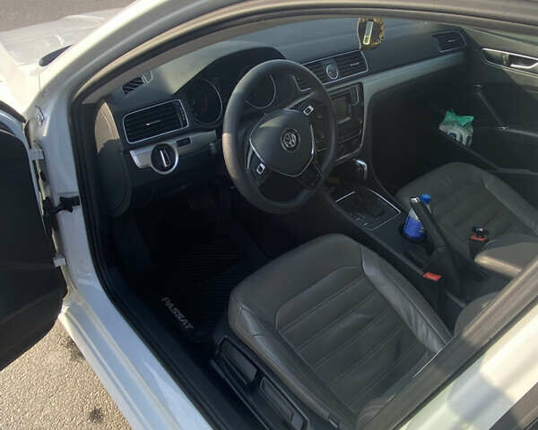 Білий Фольксваген Пассат, об'ємом двигуна 1.8 л та пробігом 240 тис. км за 10200 $, фото 10 на Automoto.ua