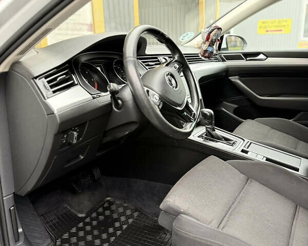 Белый Фольксваген Пассат, объемом двигателя 1.97 л и пробегом 260 тыс. км за 14500 $, фото 4 на Automoto.ua