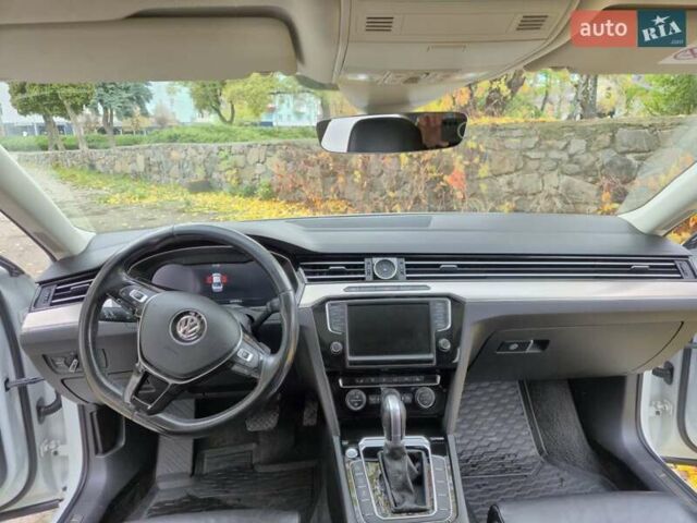 Белый Фольксваген Пассат, объемом двигателя 1.8 л и пробегом 255 тыс. км за 18200 $, фото 23 на Automoto.ua