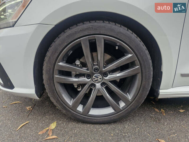 Белый Фольксваген Пассат, объемом двигателя 1.8 л и пробегом 155 тыс. км за 15000 $, фото 8 на Automoto.ua