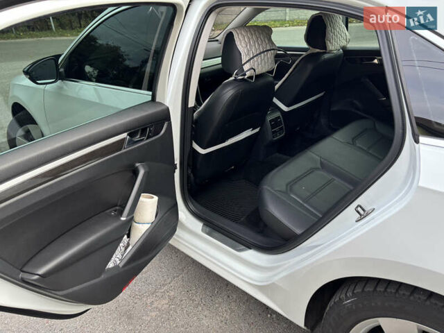 Белый Фольксваген Пассат, объемом двигателя 1.8 л и пробегом 174 тыс. км за 17300 $, фото 9 на Automoto.ua