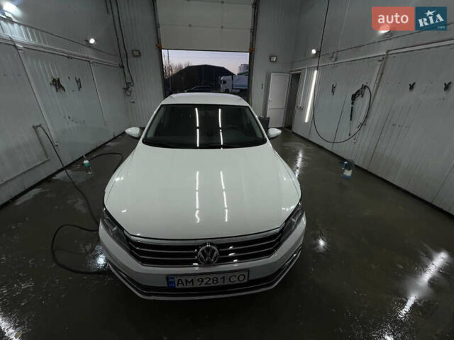 Белый Фольксваген Пассат, объемом двигателя 1.8 л и пробегом 238 тыс. км за 12500 $, фото 1 на Automoto.ua