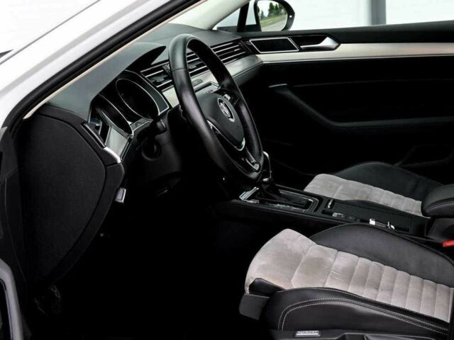 Белый Фольксваген Пассат, объемом двигателя 1.8 л и пробегом 200 тыс. км за 9800 $, фото 7 на Automoto.ua