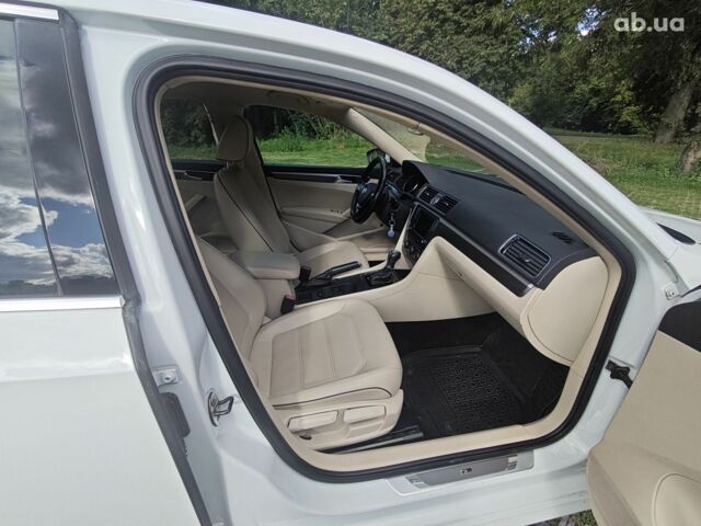 Белый Фольксваген Пассат, объемом двигателя 1.8 л и пробегом 80 тыс. км за 12000 $, фото 13 на Automoto.ua