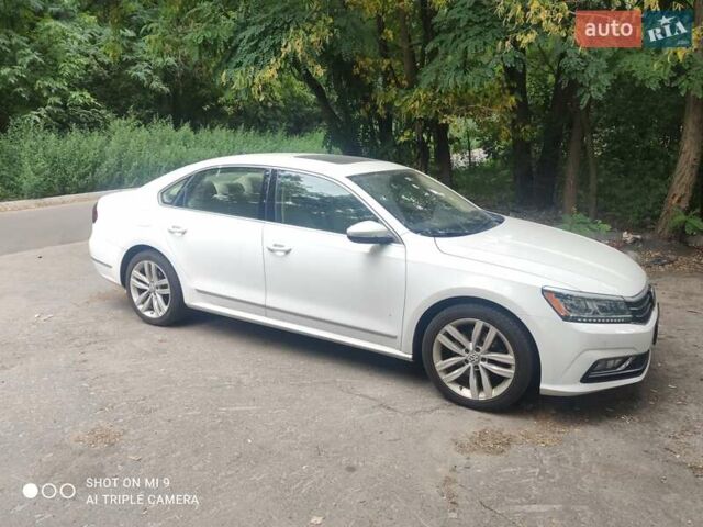 Белый Фольксваген Пассат, объемом двигателя 1.8 л и пробегом 340 тыс. км за 12700 $, фото 1 на Automoto.ua