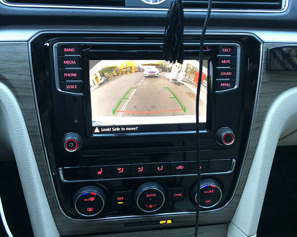 Белый Фольксваген Пассат, объемом двигателя 1.8 л и пробегом 213 тыс. км за 12500 $, фото 13 на Automoto.ua