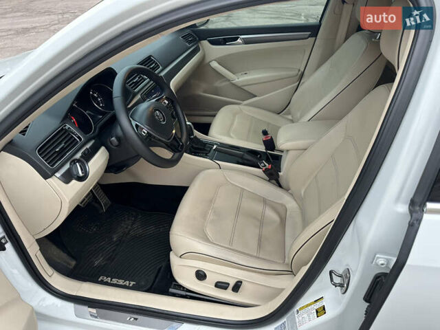 Белый Фольксваген Пассат, объемом двигателя 1.8 л и пробегом 193 тыс. км за 11500 $, фото 19 на Automoto.ua