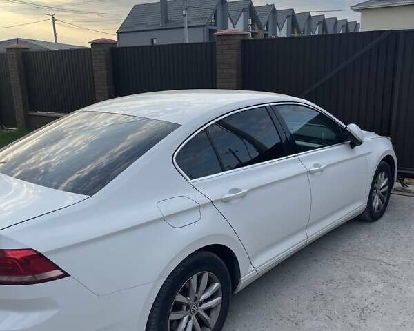 Белый Фольксваген Пассат, объемом двигателя 2 л и пробегом 175 тыс. км за 21500 $, фото 7 на Automoto.ua