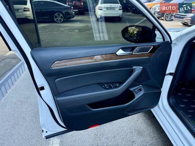 Білий Фольксваген Пассат, об'ємом двигуна 1.97 л та пробігом 174 тис. км за 21500 $, фото 27 на Automoto.ua