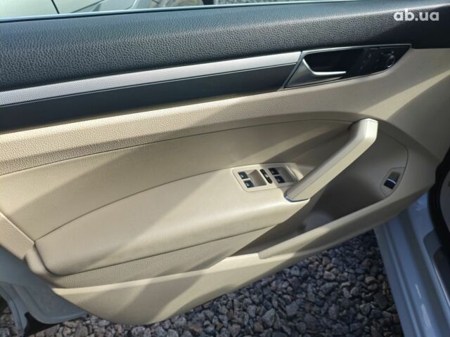 Белый Фольксваген Пассат, объемом двигателя 1.8 л и пробегом 80 тыс. км за 12000 $, фото 9 на Automoto.ua