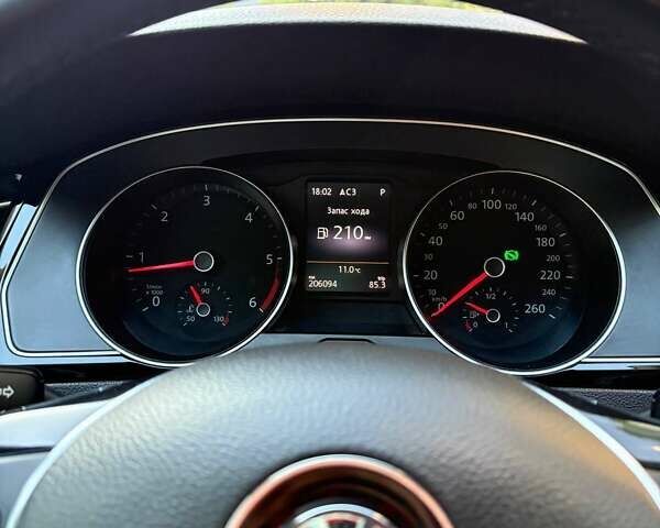 Белый Фольксваген Пассат, объемом двигателя 1.97 л и пробегом 206 тыс. км за 18000 $, фото 6 на Automoto.ua