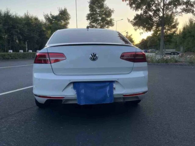 Білий Фольксваген Пассат, об'ємом двигуна 2 л та пробігом 73 тис. км за 8500 $, фото 5 на Automoto.ua