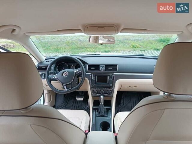 Белый Фольксваген Пассат, объемом двигателя 1.8 л и пробегом 161 тыс. км за 13499 $, фото 18 на Automoto.ua