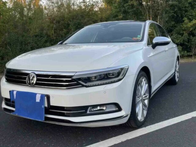 Білий Фольксваген Пассат, об'ємом двигуна 2 л та пробігом 73 тис. км за 8500 $, фото 2 на Automoto.ua