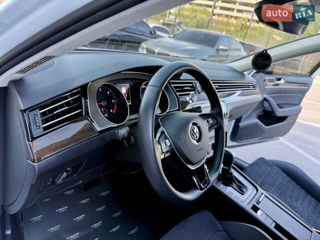 Білий Фольксваген Пассат, об'ємом двигуна 1.97 л та пробігом 174 тис. км за 21500 $, фото 32 на Automoto.ua