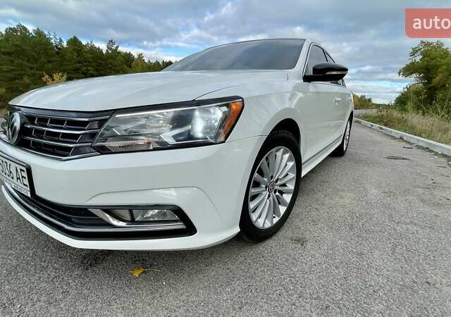 Белый Фольксваген Пассат, объемом двигателя 1.8 л и пробегом 195 тыс. км за 13000 $, фото 2 на Automoto.ua