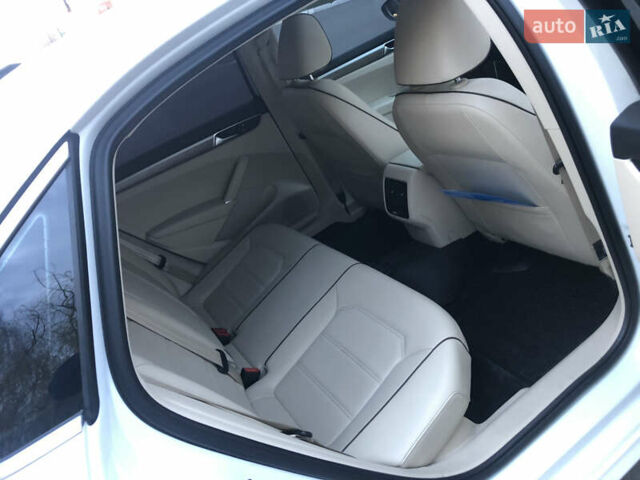 Белый Фольксваген Пассат, объемом двигателя 1.8 л и пробегом 213 тыс. км за 12500 $, фото 9 на Automoto.ua