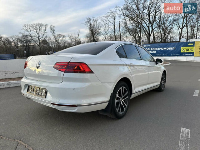 Фольксваген Пассат 2016 в Одессе на Automoto.ua Белый Фольксваген Пассат, объемом двигателя 1.4 л и пробегом 235 тыс. км за 17500 $, фото 3 на Automoto.ua