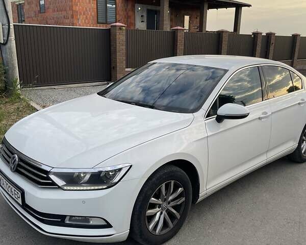 Белый Фольксваген Пассат, объемом двигателя 2 л и пробегом 175 тыс. км за 21500 $, фото 3 на Automoto.ua