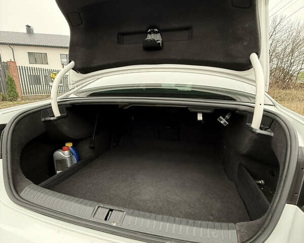 Белый Фольксваген Пассат, объемом двигателя 1.97 л и пробегом 260 тыс. км за 14500 $, фото 27 на Automoto.ua