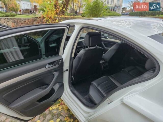 Белый Фольксваген Пассат, объемом двигателя 1.8 л и пробегом 255 тыс. км за 18200 $, фото 14 на Automoto.ua