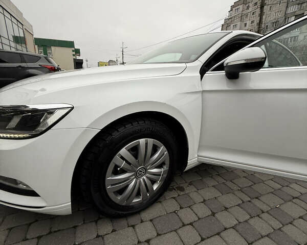 Белый Фольксваген Пассат, объемом двигателя 1.97 л и пробегом 260 тыс. км за 14500 $, фото 3 на Automoto.ua