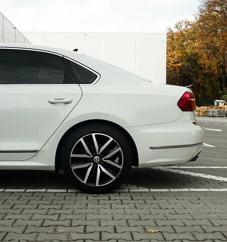 Білий Фольксваген Пассат, об'ємом двигуна 1.8 л та пробігом 204 тис. км за 12000 $, фото 9 на Automoto.ua