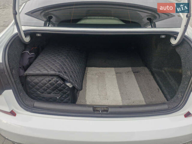 Белый Фольксваген Пассат, объемом двигателя 1.8 л и пробегом 155 тыс. км за 15000 $, фото 9 на Automoto.ua