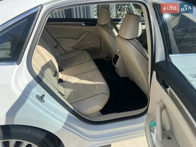 Белый Фольксваген Пассат, объемом двигателя 1.8 л и пробегом 199 тыс. км за 10700 $, фото 9 на Automoto.ua