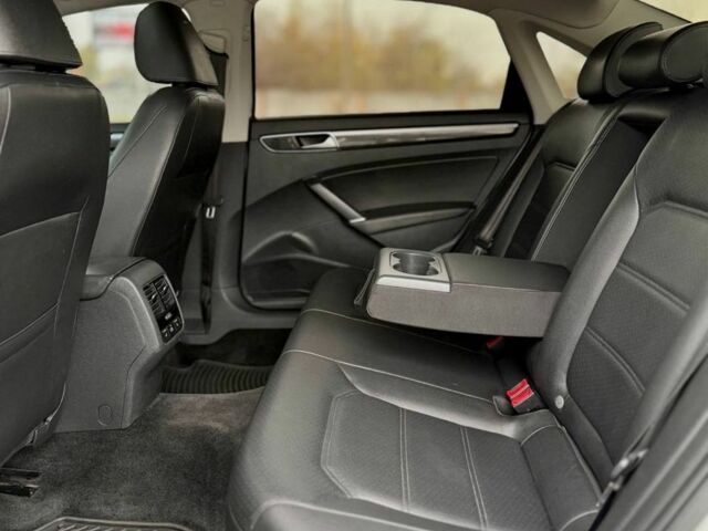 Белый Фольксваген Пассат, объемом двигателя 1.8 л и пробегом 165 тыс. км за 12199 $, фото 21 на Automoto.ua