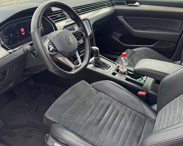 Белый Фольксваген Пассат, объемом двигателя 1.97 л и пробегом 193 тыс. км за 15999 $, фото 5 на Automoto.ua