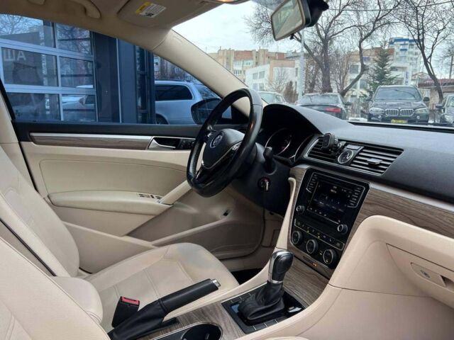 Білий Фольксваген Пассат, об'ємом двигуна 1.8 л та пробігом 119 тис. км за 14000 $, фото 15 на Automoto.ua