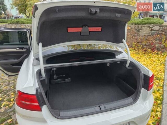 Белый Фольксваген Пассат, объемом двигателя 1.8 л и пробегом 255 тыс. км за 18200 $, фото 15 на Automoto.ua