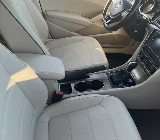 Білий Фольксваген Пассат, об'ємом двигуна 1.8 л та пробігом 118 тис. км за 13300 $, фото 13 на Automoto.ua