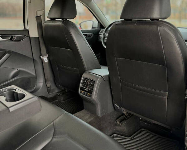 Белый Фольксваген Пассат, объемом двигателя 1.8 л и пробегом 165 тыс. км за 12299 $, фото 16 на Automoto.ua