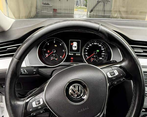 Белый Фольксваген Пассат, объемом двигателя 1.97 л и пробегом 260 тыс. км за 14500 $, фото 8 на Automoto.ua