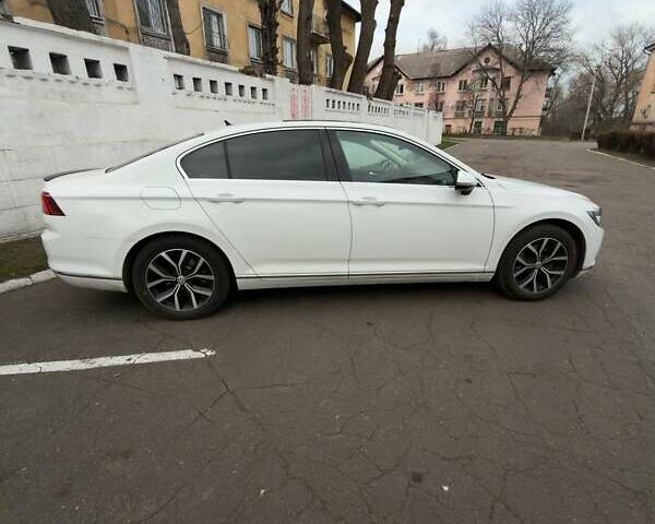 Белый Фольксваген Пассат, объемом двигателя 1.97 л и пробегом 101 тыс. км за 26000 $, фото 1 на Automoto.ua