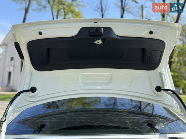 Белый Фольксваген Пассат, объемом двигателя 1.8 л и пробегом 78 тыс. км за 13800 $, фото 56 на Automoto.ua