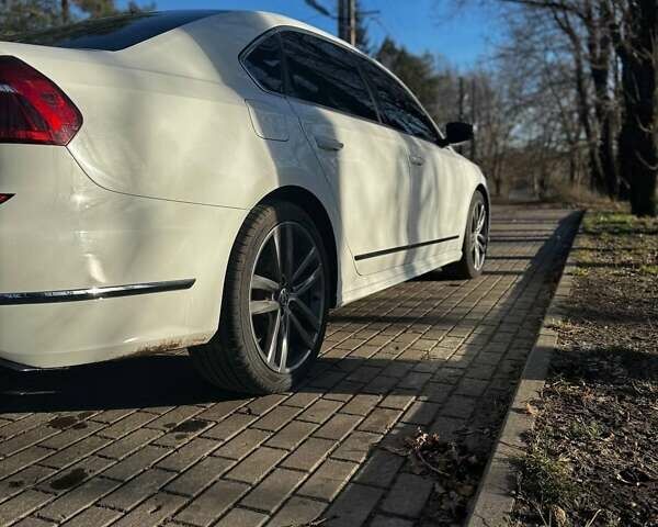 Белый Фольксваген Пассат, объемом двигателя 1.8 л и пробегом 122 тыс. км за 14900 $, фото 2 на Automoto.ua