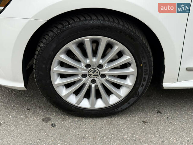 Белый Фольксваген Пассат, объемом двигателя 1.8 л и пробегом 57 тыс. км за 11299 $, фото 17 на Automoto.ua
