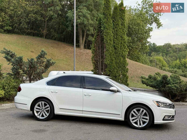 Білий Фольксваген Пассат, об'ємом двигуна 3.6 л та пробігом 136 тис. км за 17500 $, фото 4 на Automoto.ua