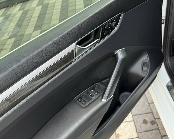 Фольксваген Пассат 2017 в Львове на Automoto.ua Белый Фольксваген Пассат, объемом двигателя 2 л и пробегом 88 тыс. км за 15900 $, фото 15 на Automoto.ua