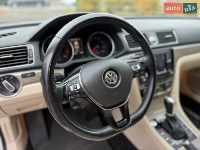 Белый Фольксваген Пассат, объемом двигателя 1.8 л и пробегом 150 тыс. км за 14600 $, фото 40 на Automoto.ua