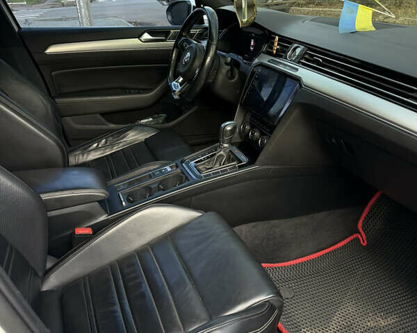 Белый Фольксваген Пассат, объемом двигателя 1.97 л и пробегом 375 тыс. км за 23500 $, фото 13 на Automoto.ua