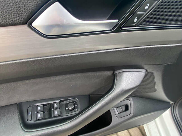 Белый Фольксваген Пассат, объемом двигателя 1.6 л и пробегом 220 тыс. км за 13500 $, фото 13 на Automoto.ua