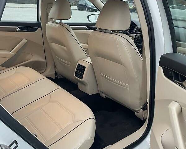 Білий Фольксваген Пассат, об'ємом двигуна 1.8 л та пробігом 181 тис. км за 14000 $, фото 20 на Automoto.ua