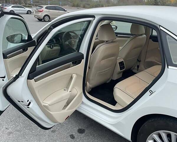 Білий Фольксваген Пассат, об'ємом двигуна 1.8 л та пробігом 181 тис. км за 14000 $, фото 13 на Automoto.ua