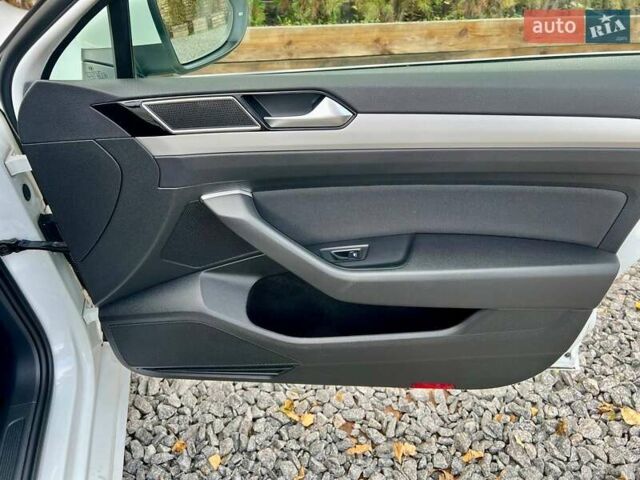 Белый Фольксваген Пассат, объемом двигателя 1.97 л и пробегом 240 тыс. км за 17900 $, фото 78 на Automoto.ua